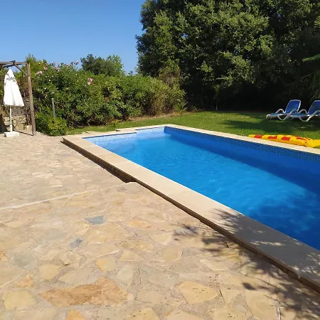Casa Encinas Польєнса